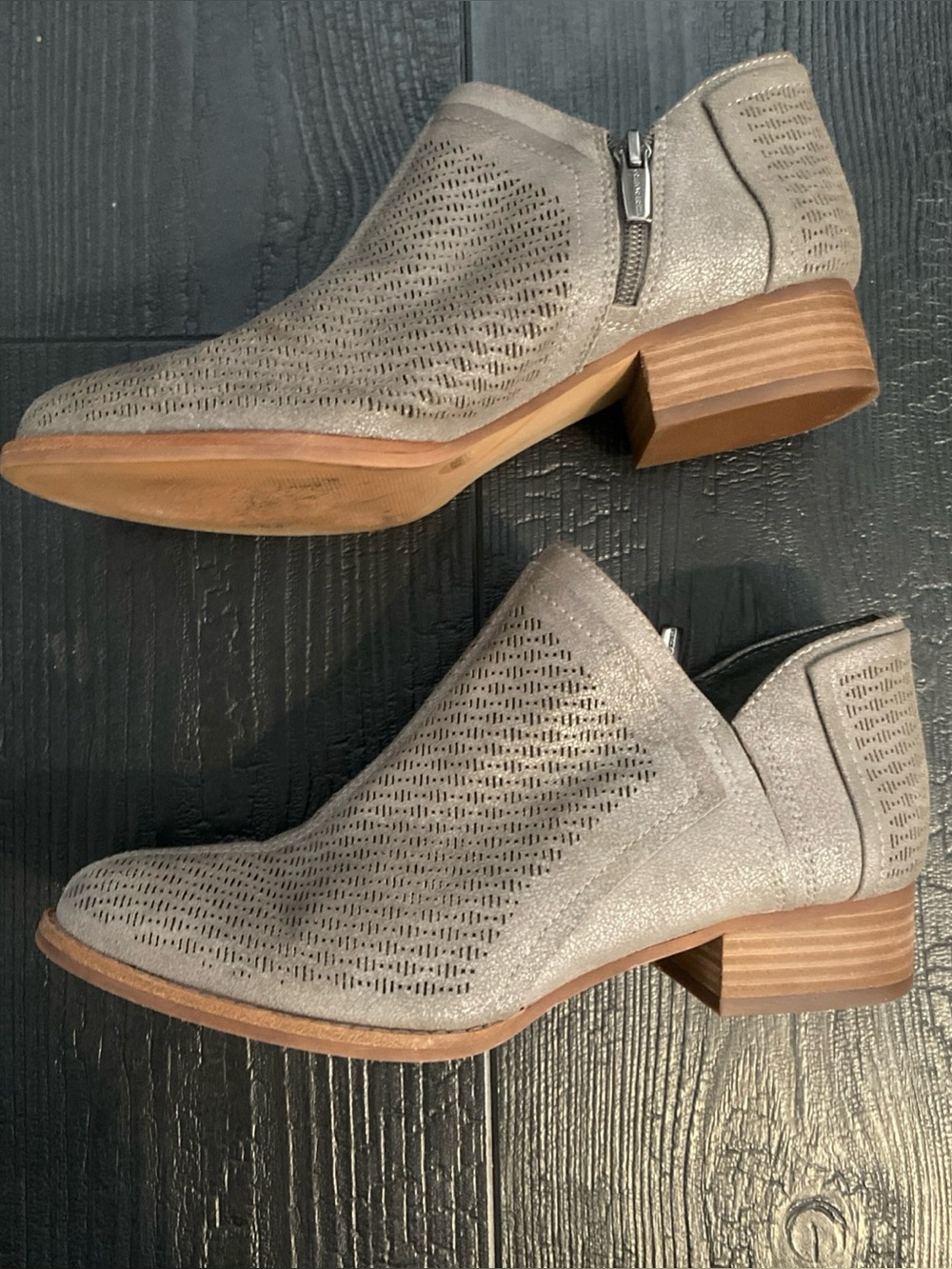 Vince Camuto Clorieea Perforated Suede Ankle Booties Size 8 Block Heel